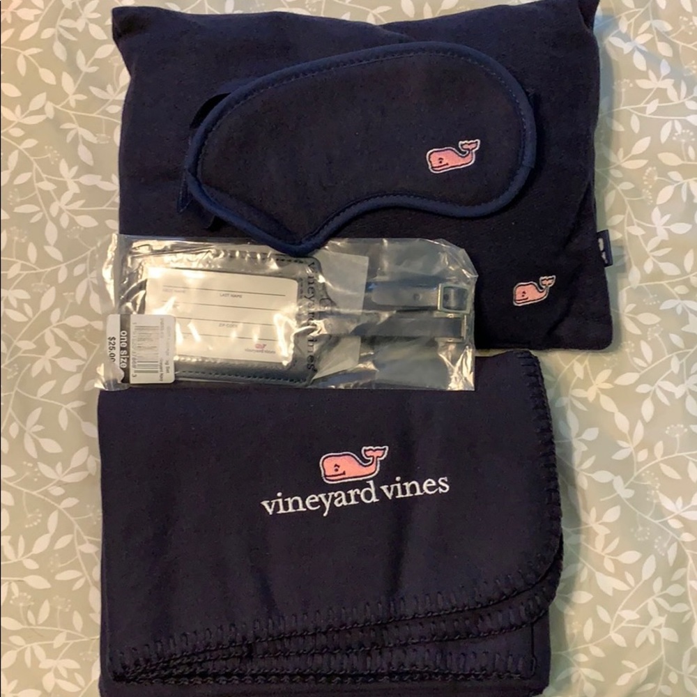 Vineyard vines travel set